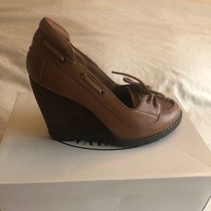 Wmns Steve Madden, leather, closed toe, 4” wedges.